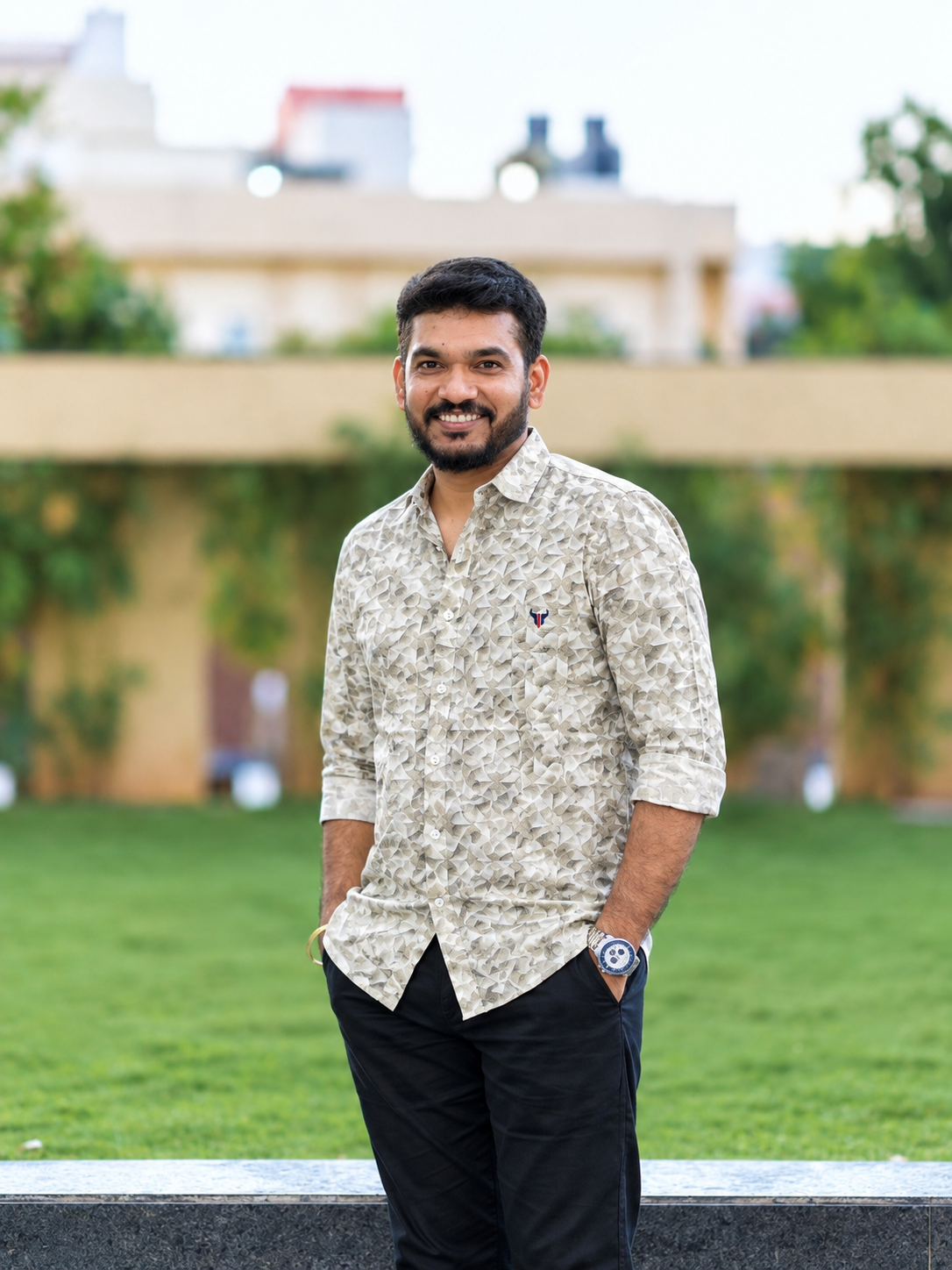 file 000000004a8881f4917cb96830365d03 Half White shirt Right