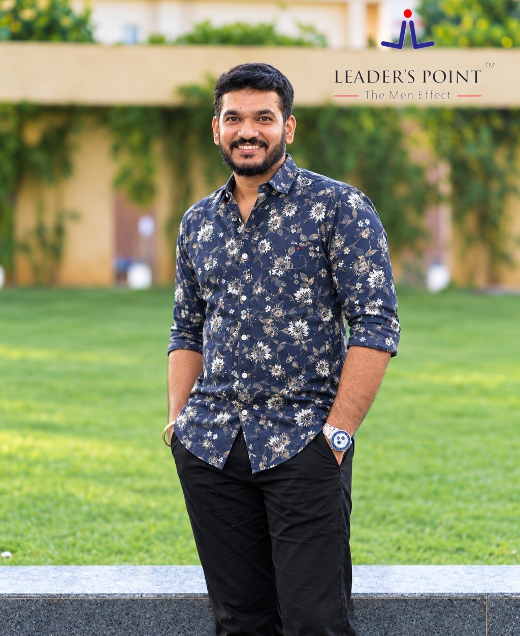 file 00000000fee881f49432979ae40c7797 Navy Blue shirt Left